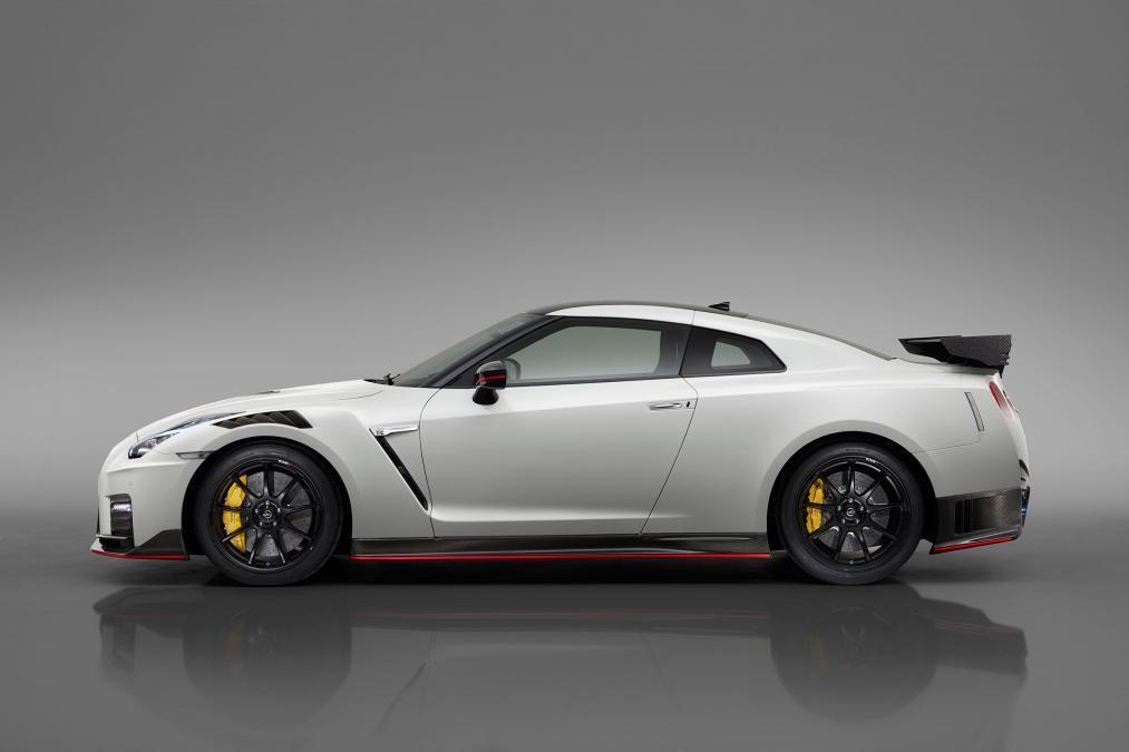 เปิดราคาเจ้าก็อตซิลล่าตัวซิ่ง Nissan GTR NISMO ในราคาเริ่มต้น 5.38